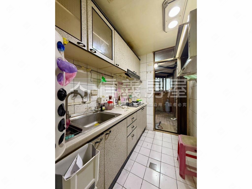 巨豪兩房兩衛加車位房屋室內格局與周邊環境