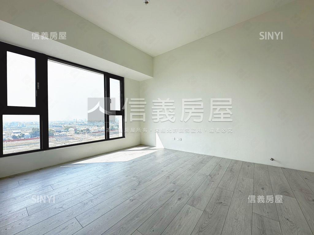 ［專任］林裡朝南三房平車房屋室內格局與周邊環境