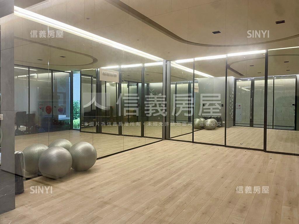 小港全新成屋大２房附平車房屋室內格局與周邊環境