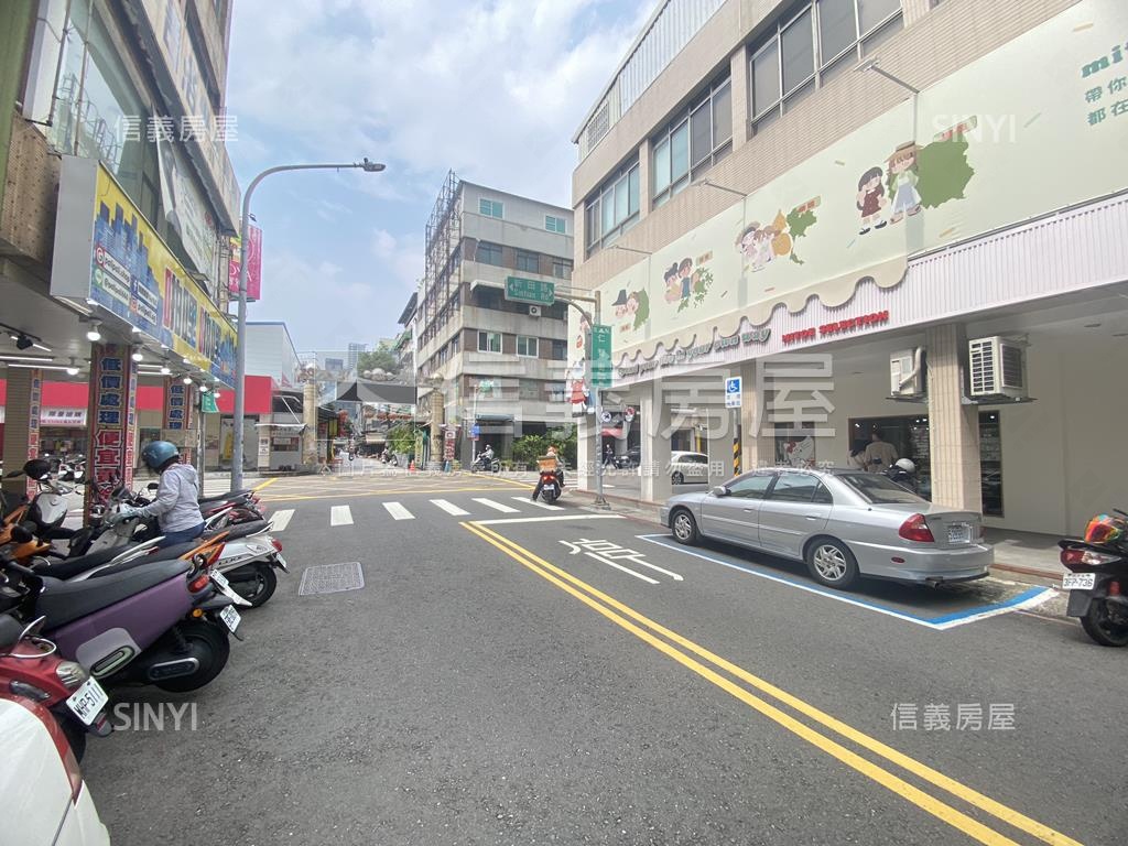 中央公園‧燙金店面房屋室內格局與周邊環境