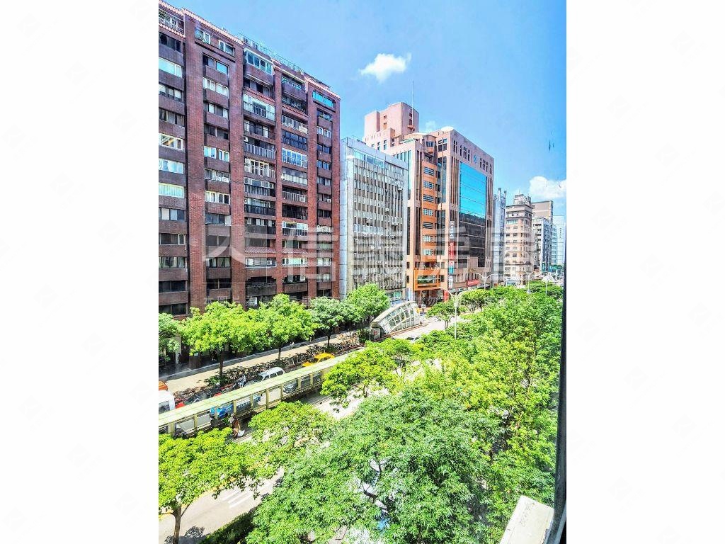 信義安和電梯管理３房房屋室內格局與周邊環境