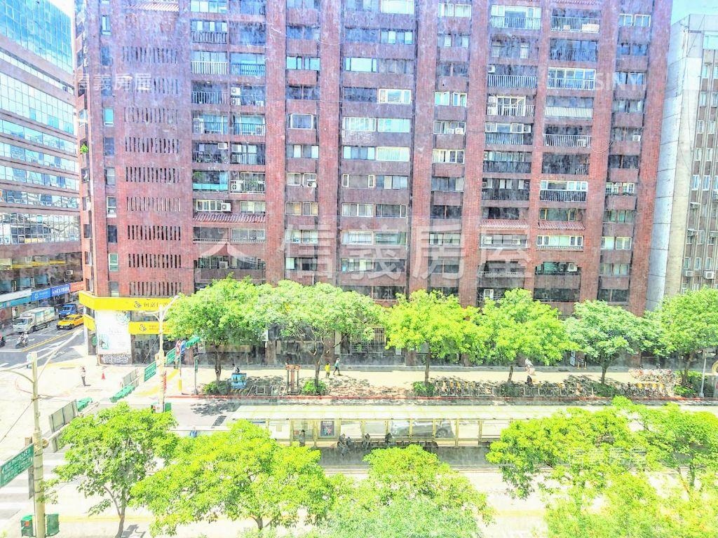 信義安和電梯管理３房房屋室內格局與周邊環境