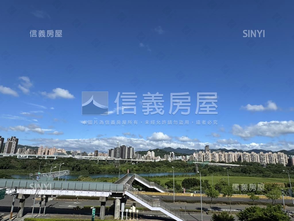 環東極品２房車位房屋室內格局與周邊環境