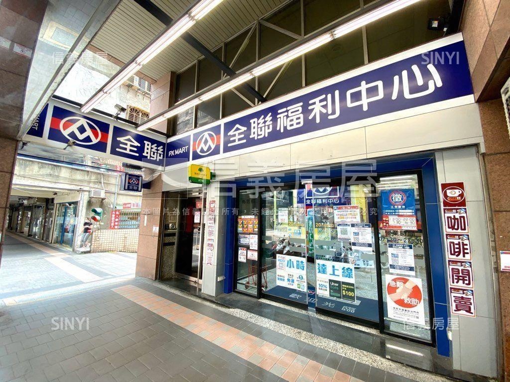 環東極品２房車位房屋室內格局與周邊環境