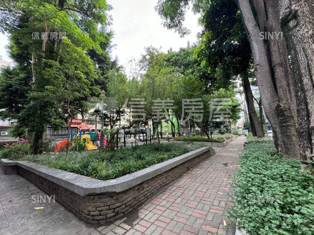 一層一戶精美豪邸房屋室內格局與周邊環境