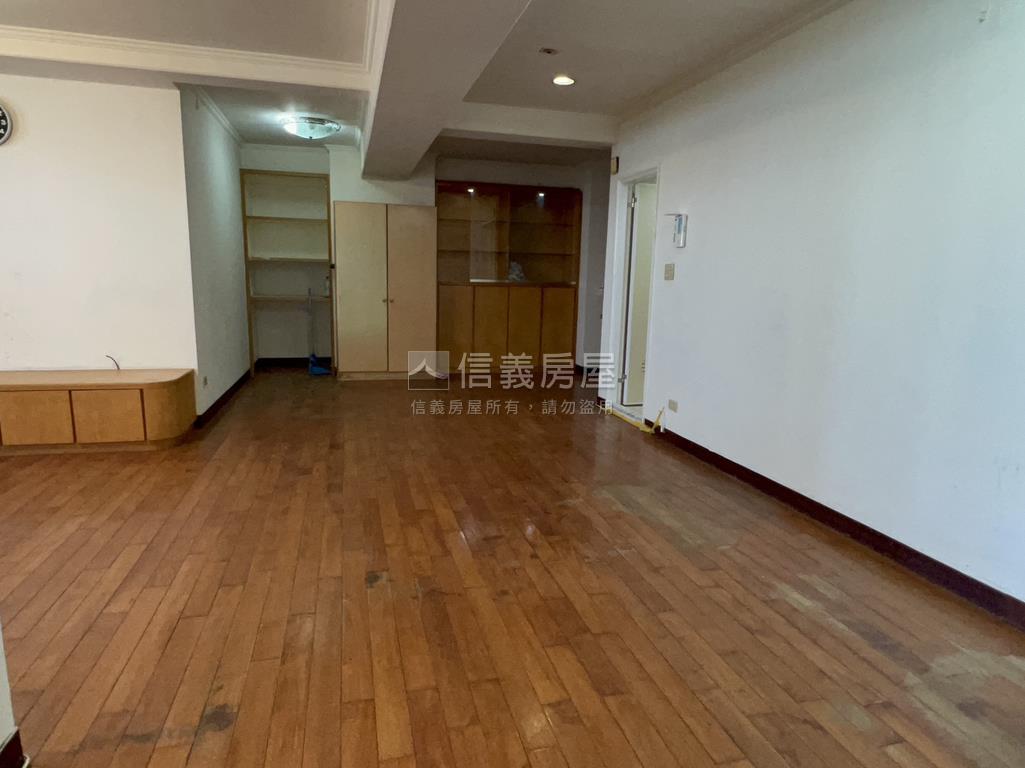 阿爾卑斯鋼骨高樓景觀屋房屋室內格局與周邊環境
