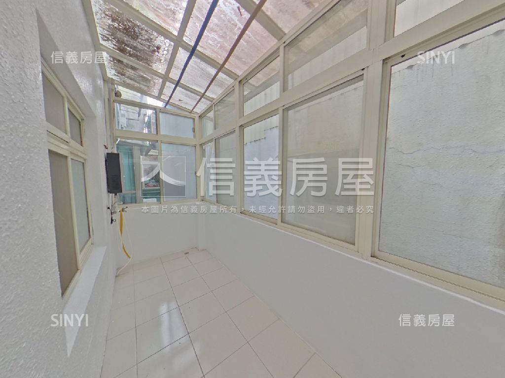 獨家小城庭院別墅美麗的家房屋室內格局與周邊環境