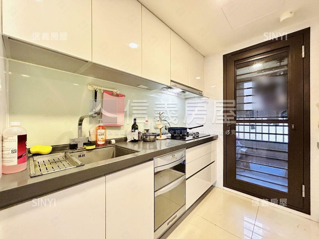 稀有！勝美四房平車露臺戶房屋室內格局與周邊環境