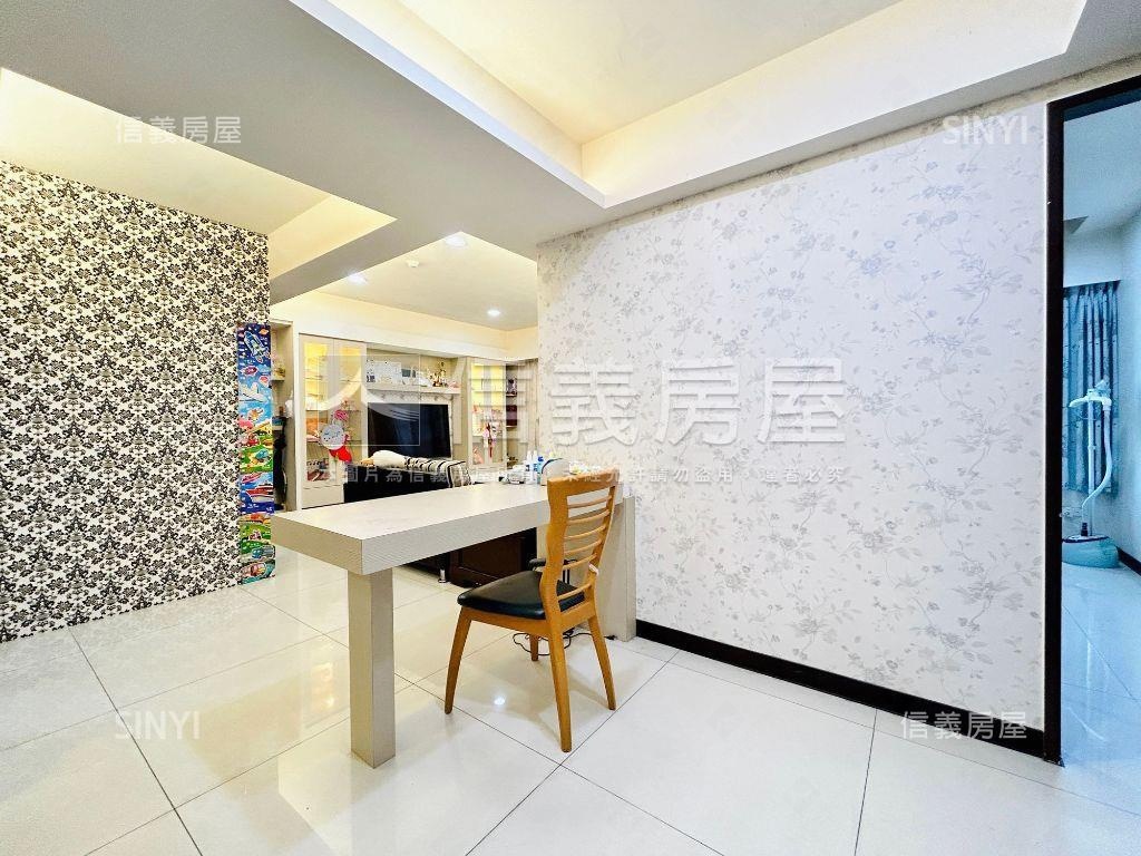 稀有！勝美四房平車露臺戶房屋室內格局與周邊環境