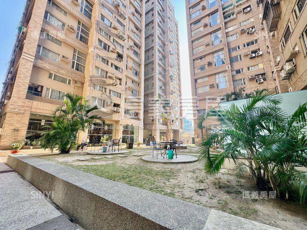 摩登美裝潢小資宅房屋室內格局與周邊環境