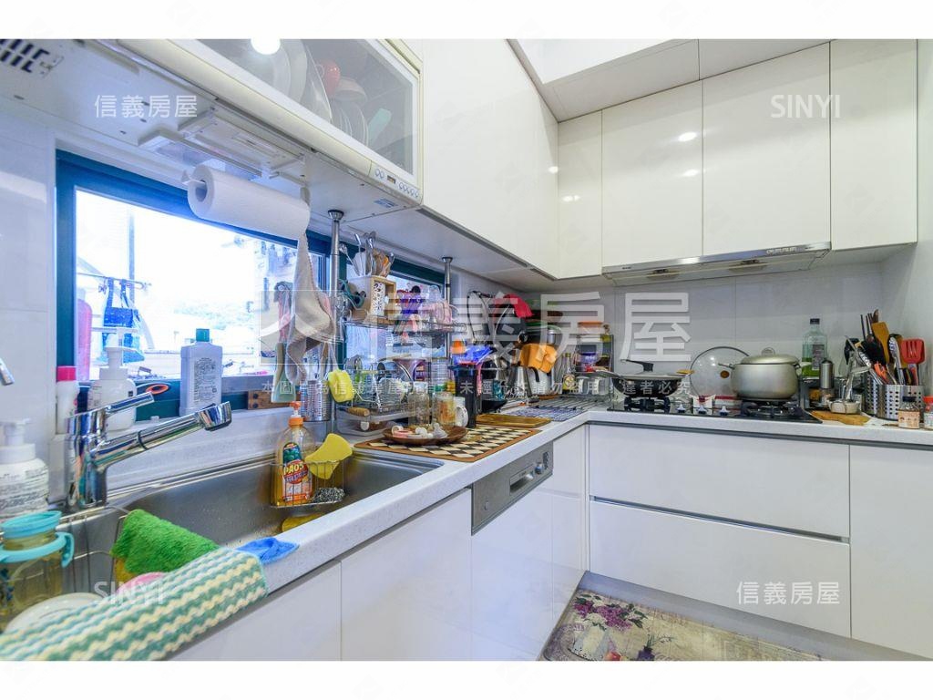 岫臻三面採光雅致樓中樓房屋室內格局與周邊環境