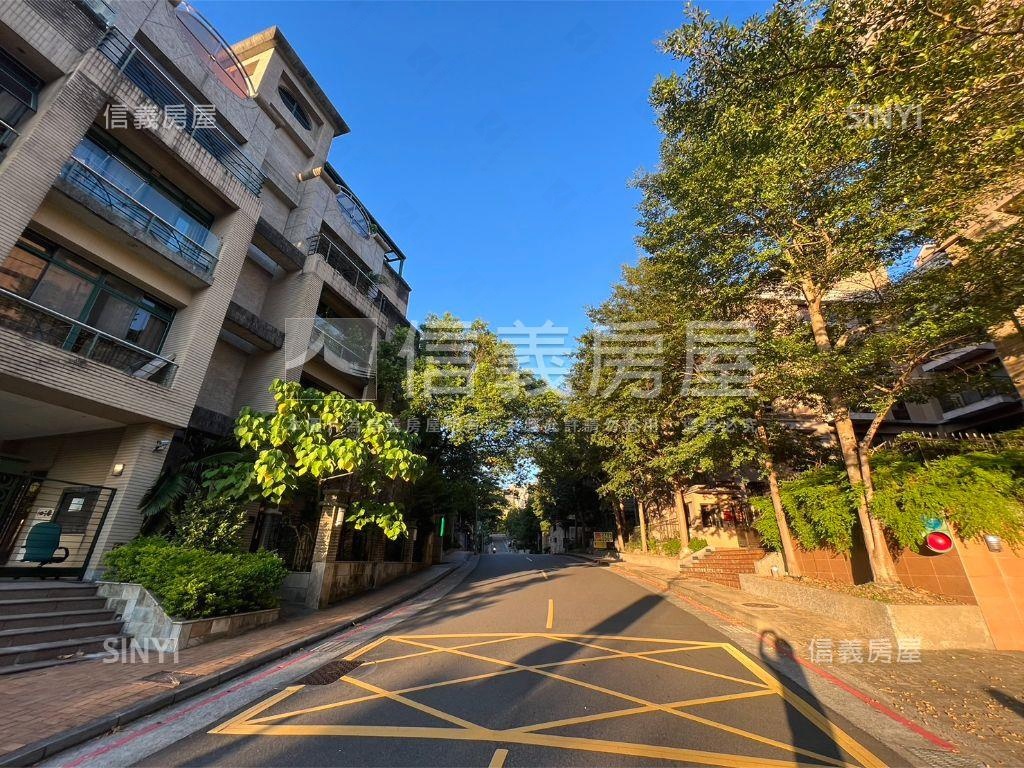 岫臻三面採光雅致樓中樓房屋室內格局與周邊環境