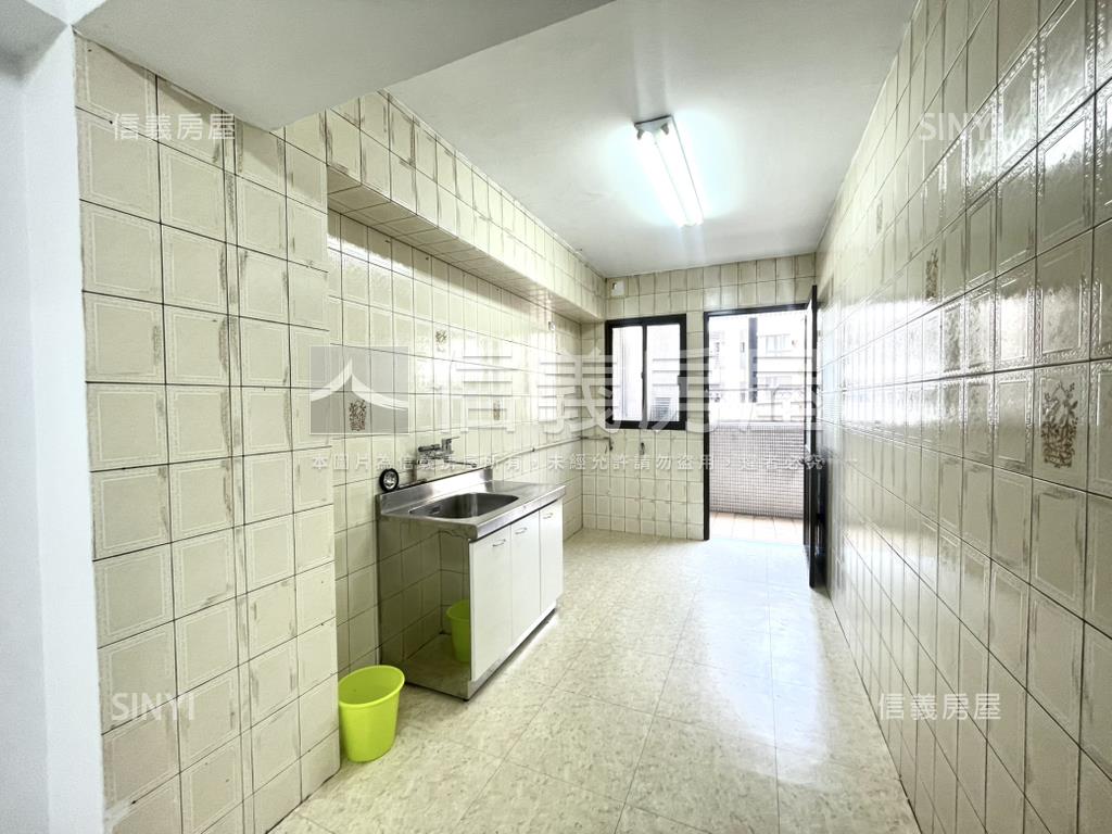 南京西路雙併三房房屋室內格局與周邊環境