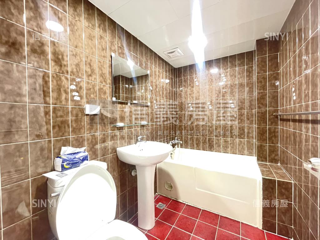 南京西路雙併三房房屋室內格局與周邊環境