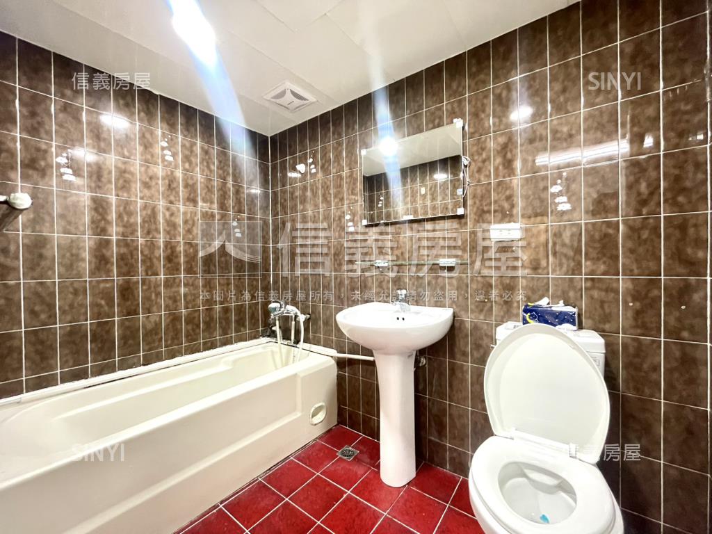 南京西路雙併三房房屋室內格局與周邊環境