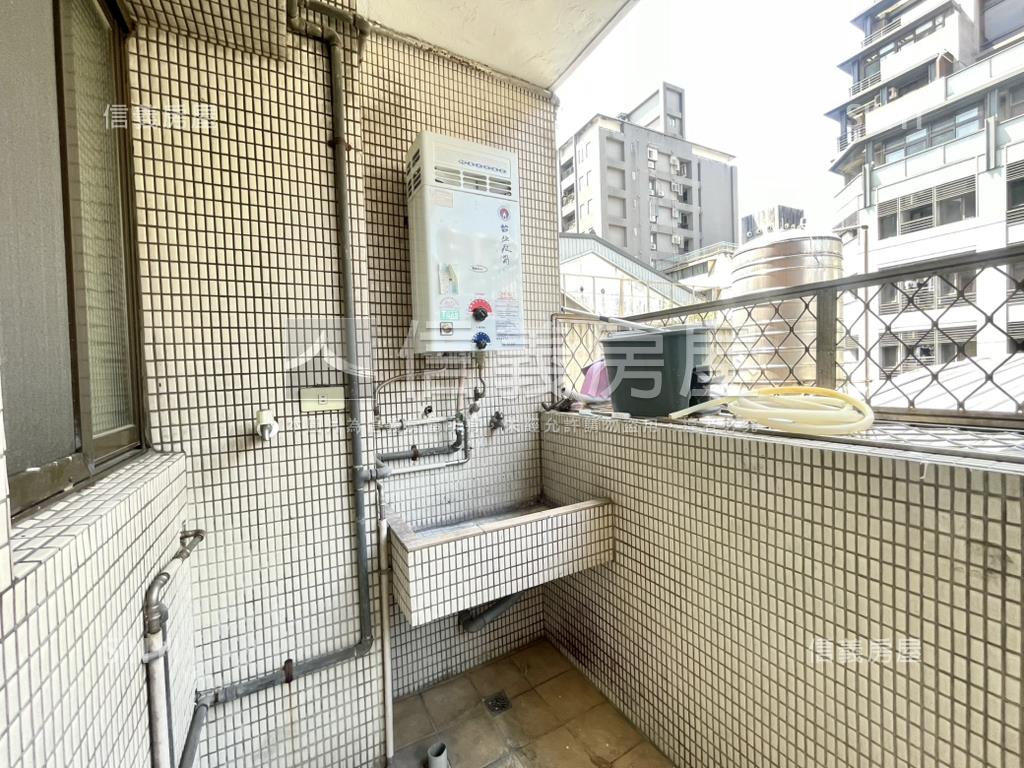 南京西路雙併三房房屋室內格局與周邊環境