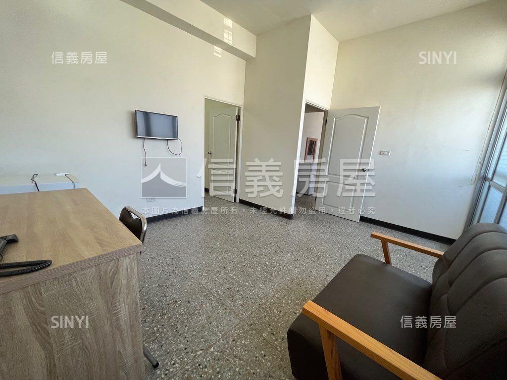 內新市場旁面寬透天角店房屋室內格局與周邊環境