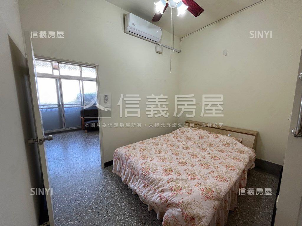 內新市場旁面寬透天角店房屋室內格局與周邊環境