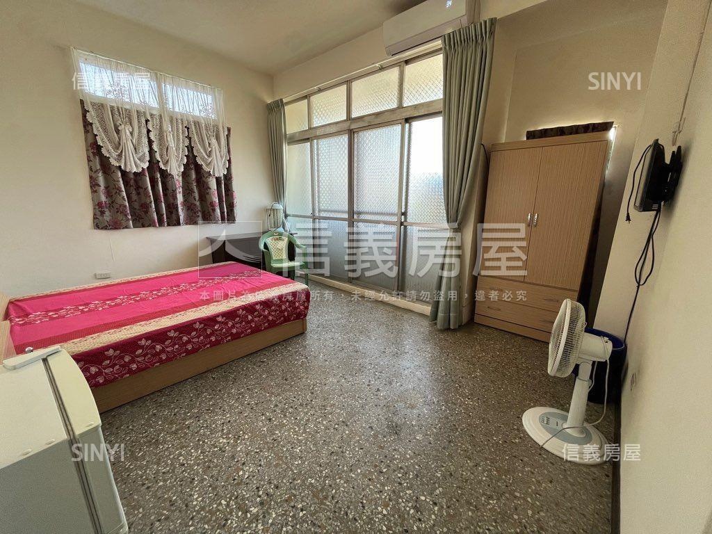 內新市場旁面寬透天角店房屋室內格局與周邊環境