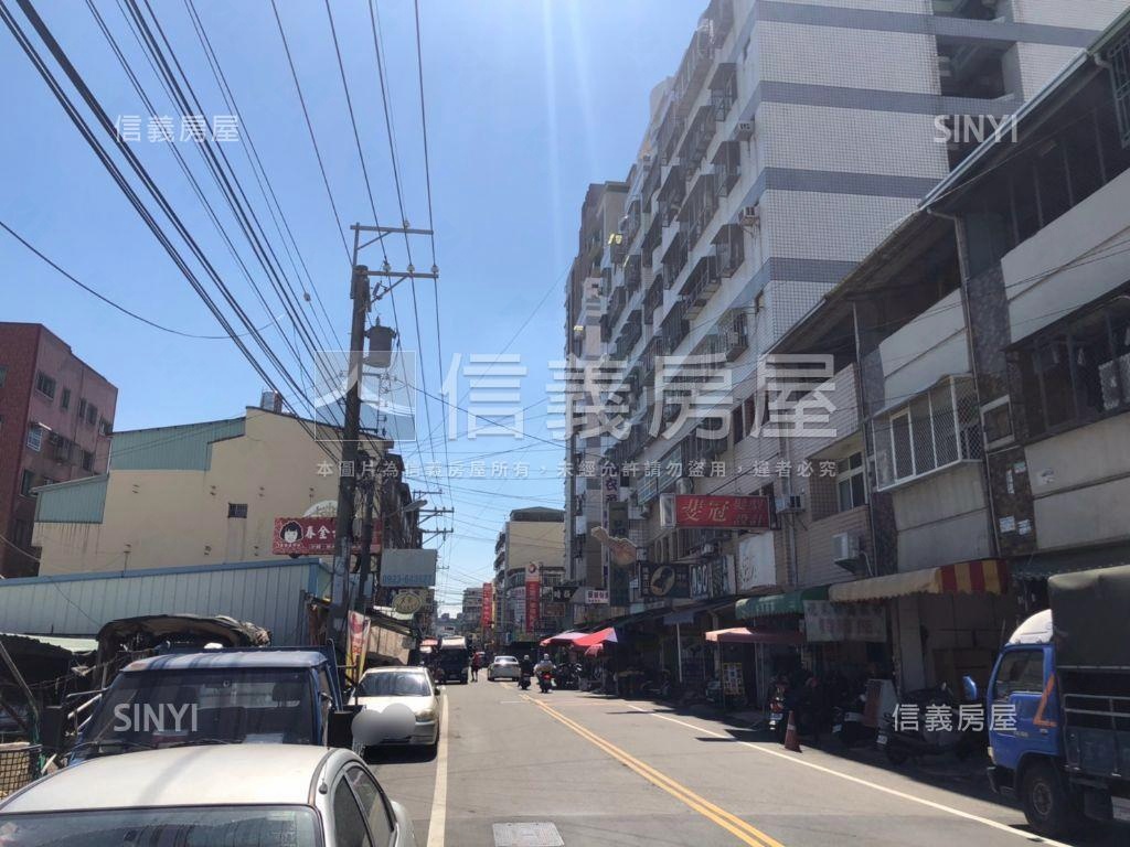 內新市場旁面寬透天角店房屋室內格局與周邊環境