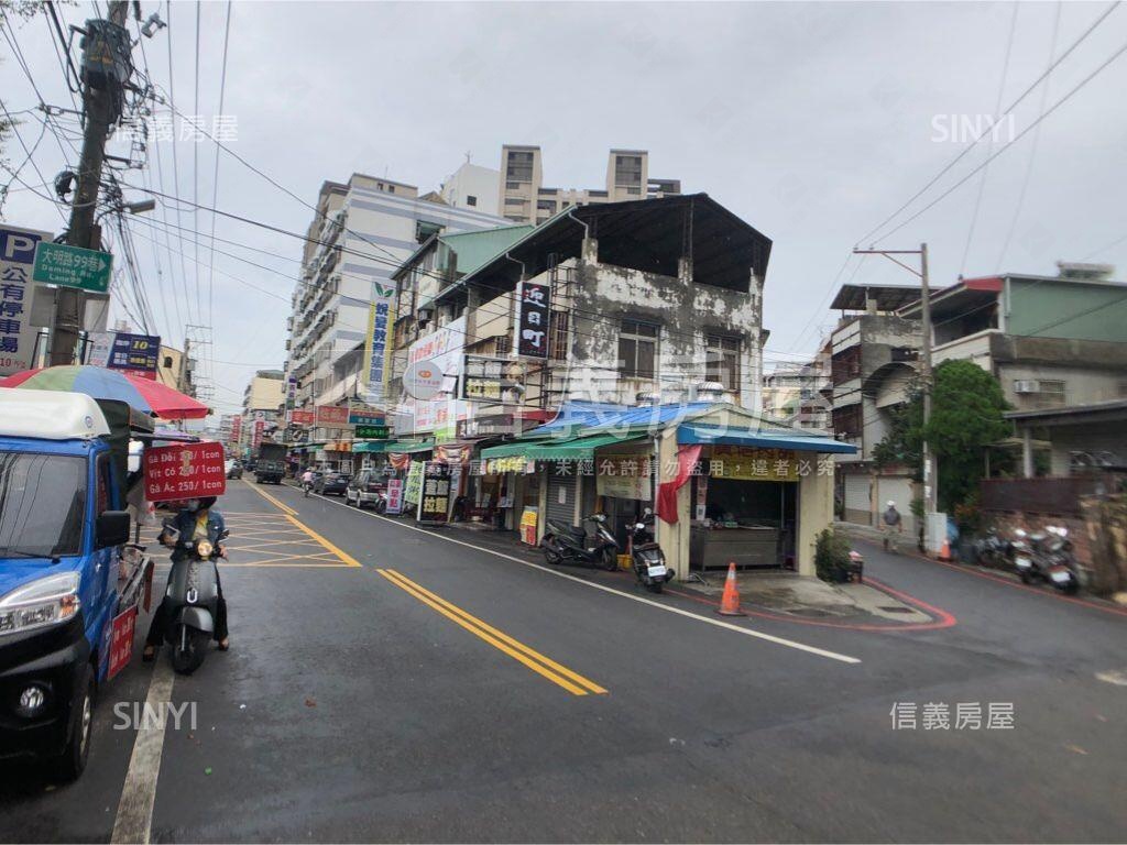 內新市場旁面寬透天角店房屋室內格局與周邊環境