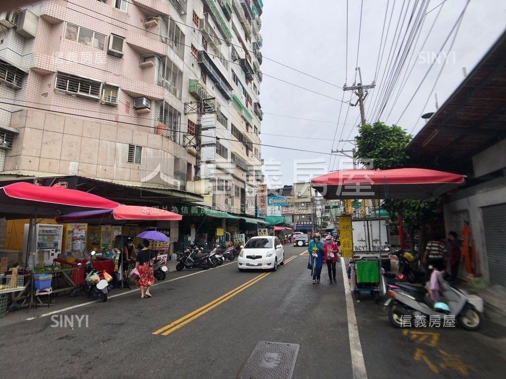 內新市場旁面寬透天角店房屋室內格局與周邊環境