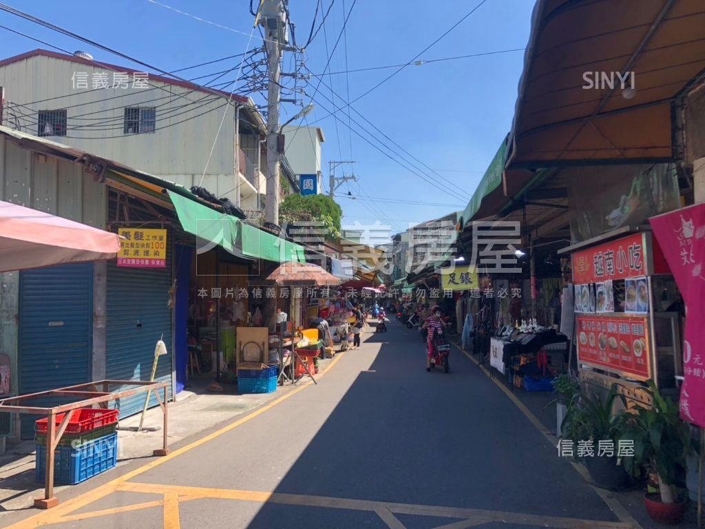 內新市場旁面寬透天角店房屋室內格局與周邊環境