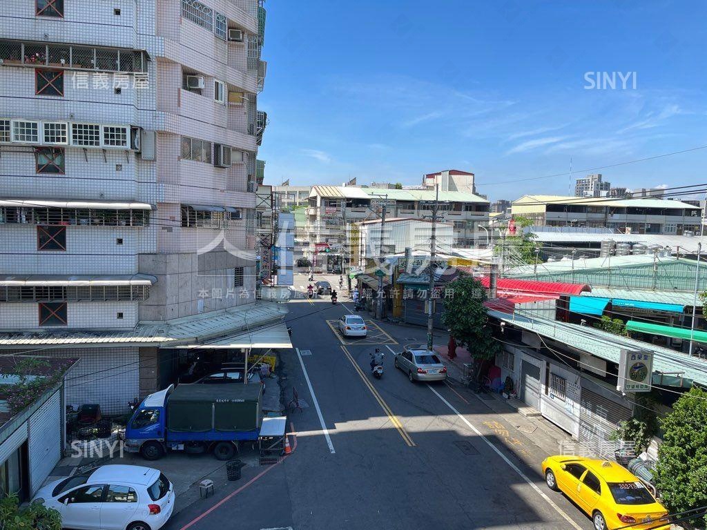 內新市場旁面寬透天角店房屋室內格局與周邊環境