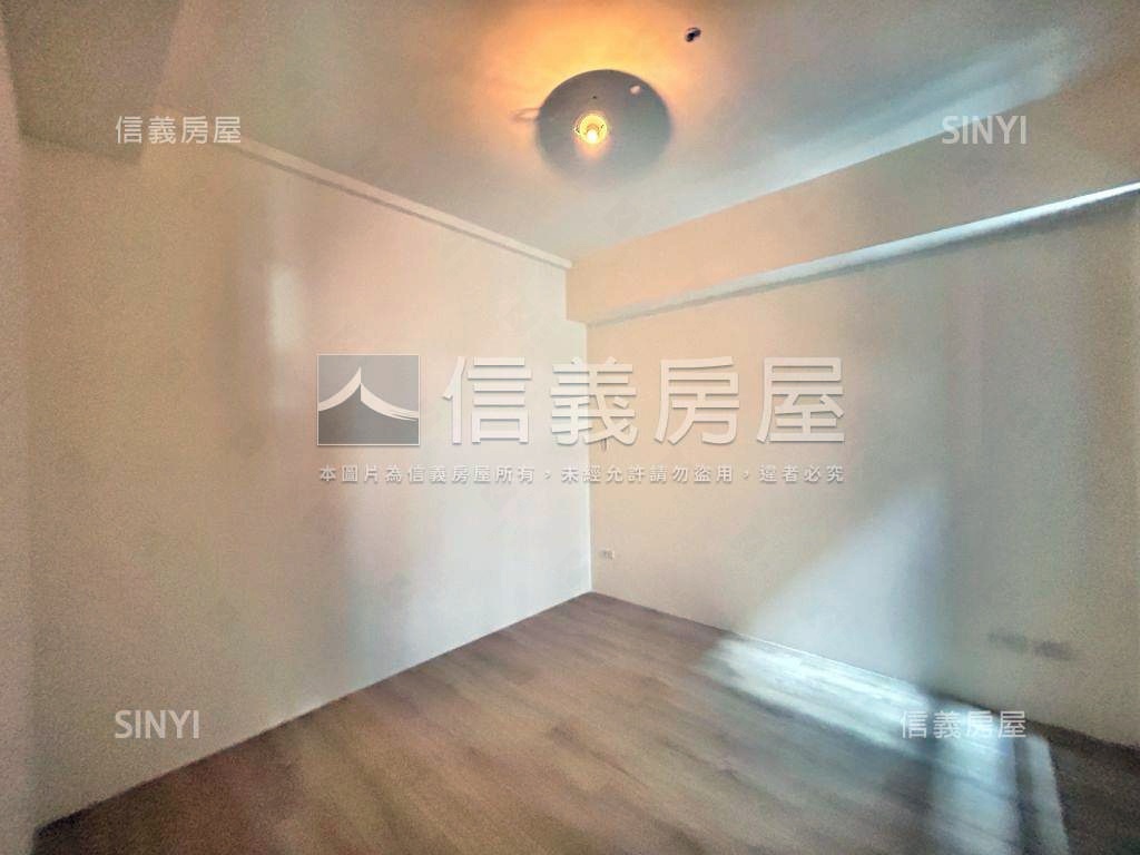 急售出價就談２衛世界花園房屋室內格局與周邊環境