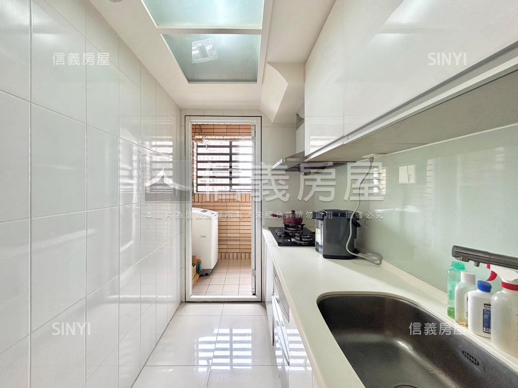 ＭＭ２１高樓視野兩房車位房屋室內格局與周邊環境