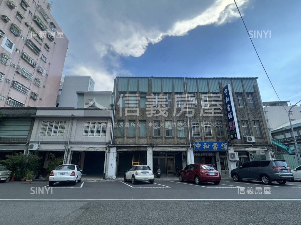 鹽埕興華街整排透天店面房屋室內格局與周邊環境