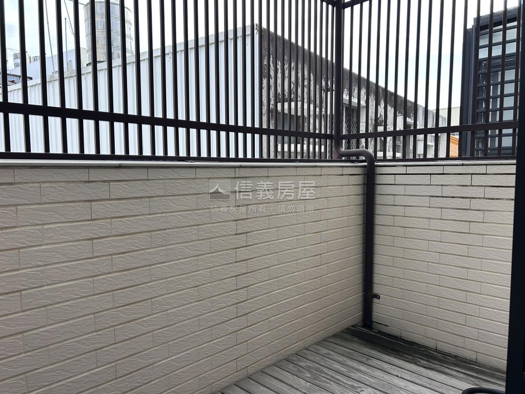 大灣市中心雙車輕屋齡車墅房屋室內格局與周邊環境