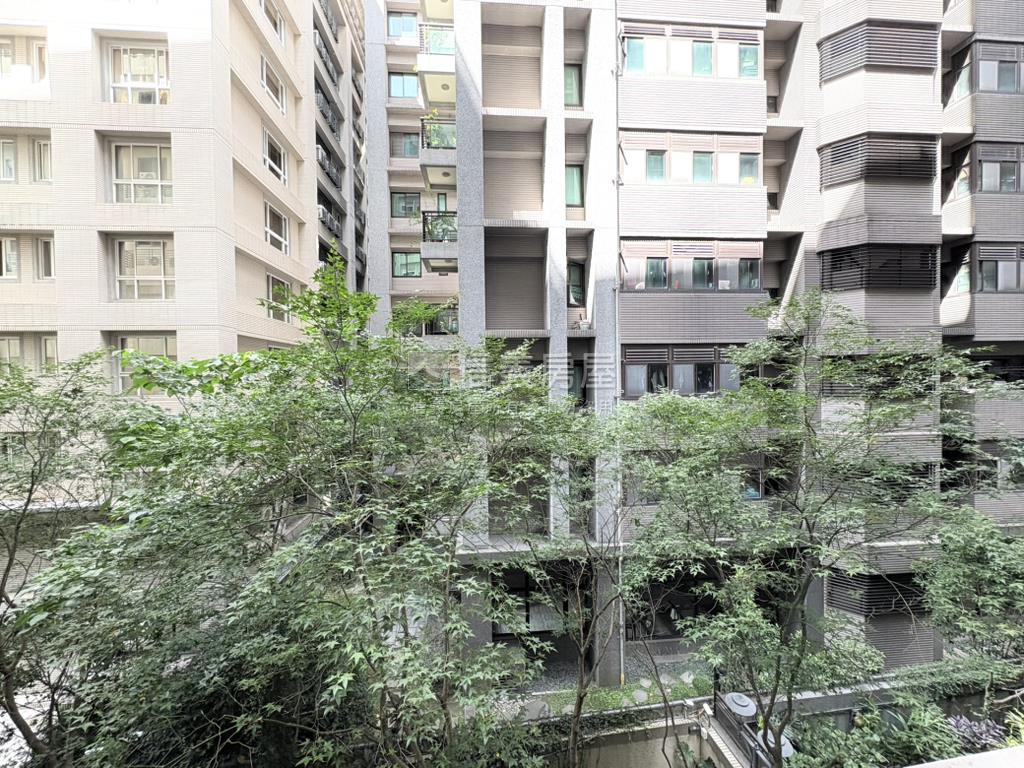 台北ＨＩＧＨ客～小資美宅房屋室內格局與周邊環境