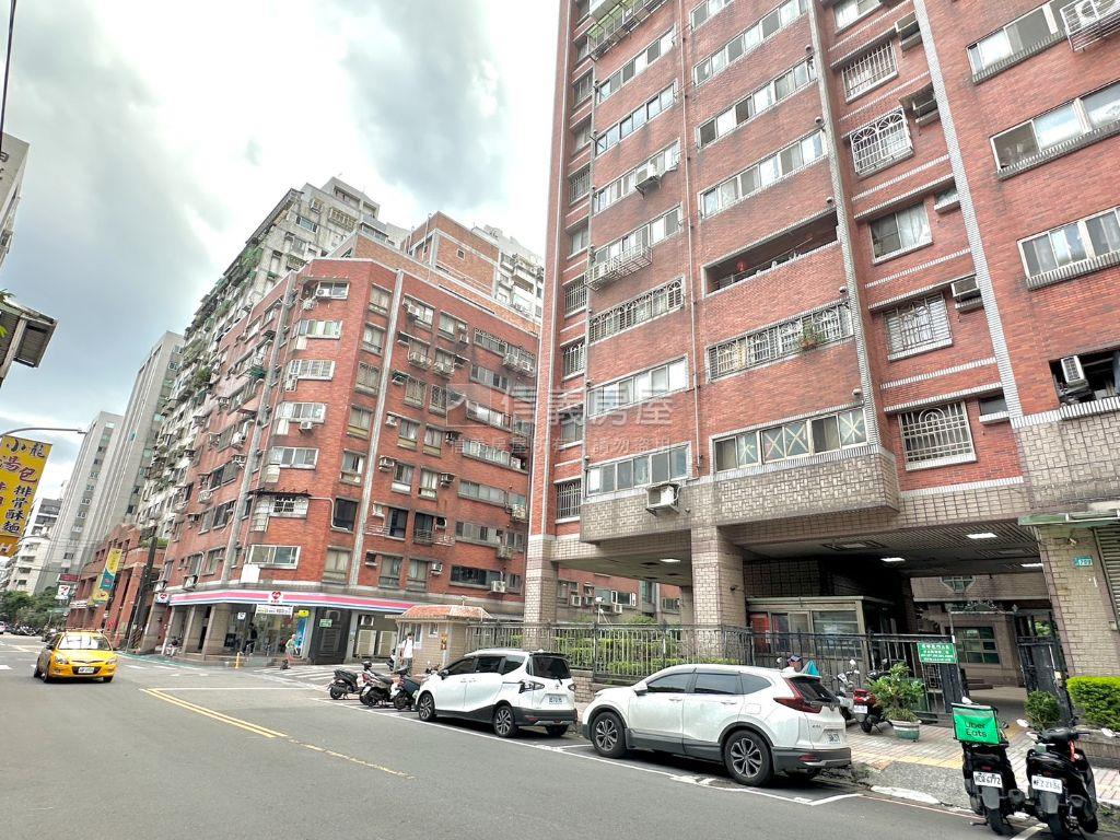福邸龍門３房車位房屋室內格局與周邊環境