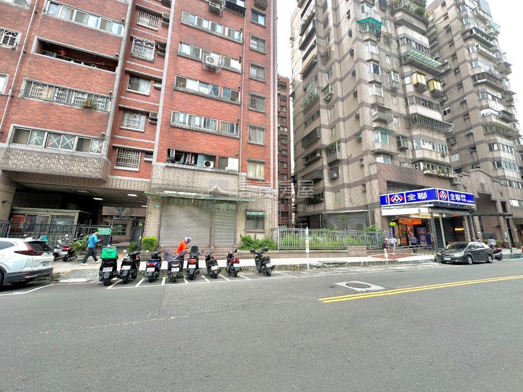 福邸龍門３房車位房屋室內格局與周邊環境