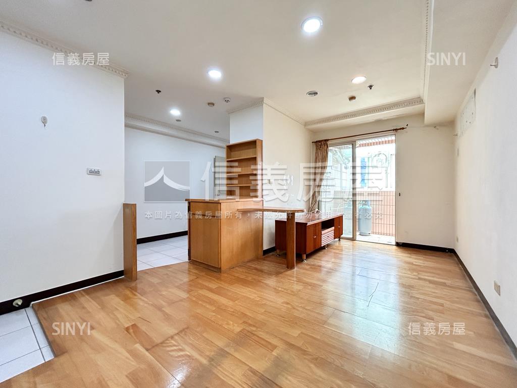 新春街加州稀有釋一房一廳房屋室內格局與周邊環境