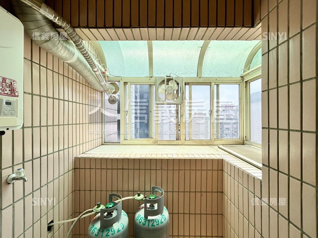 新春街加州稀有釋一房一廳房屋室內格局與周邊環境
