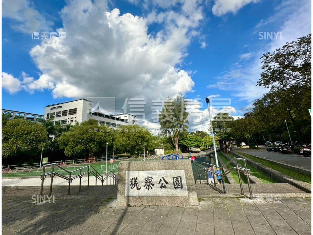 捷運中正路醒目金店面房屋室內格局與周邊環境