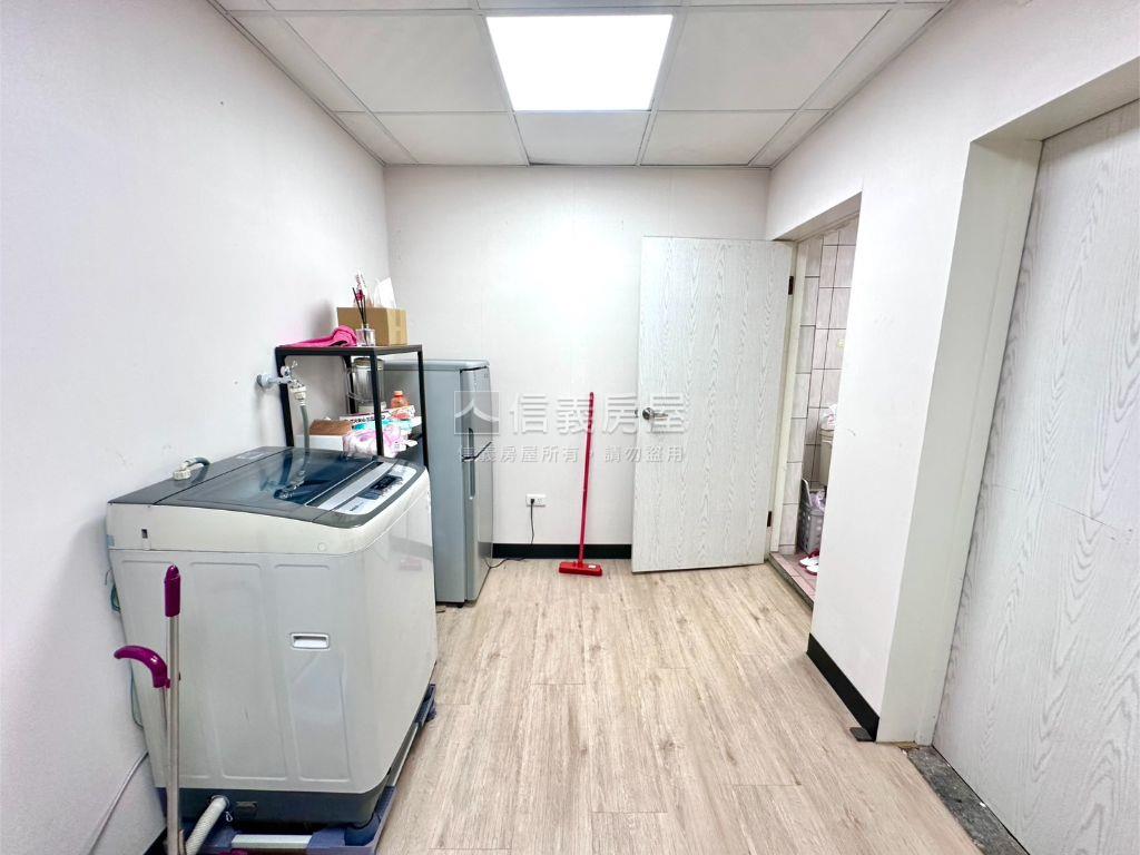 北車站前黃金２樓店辦房屋室內格局與周邊環境