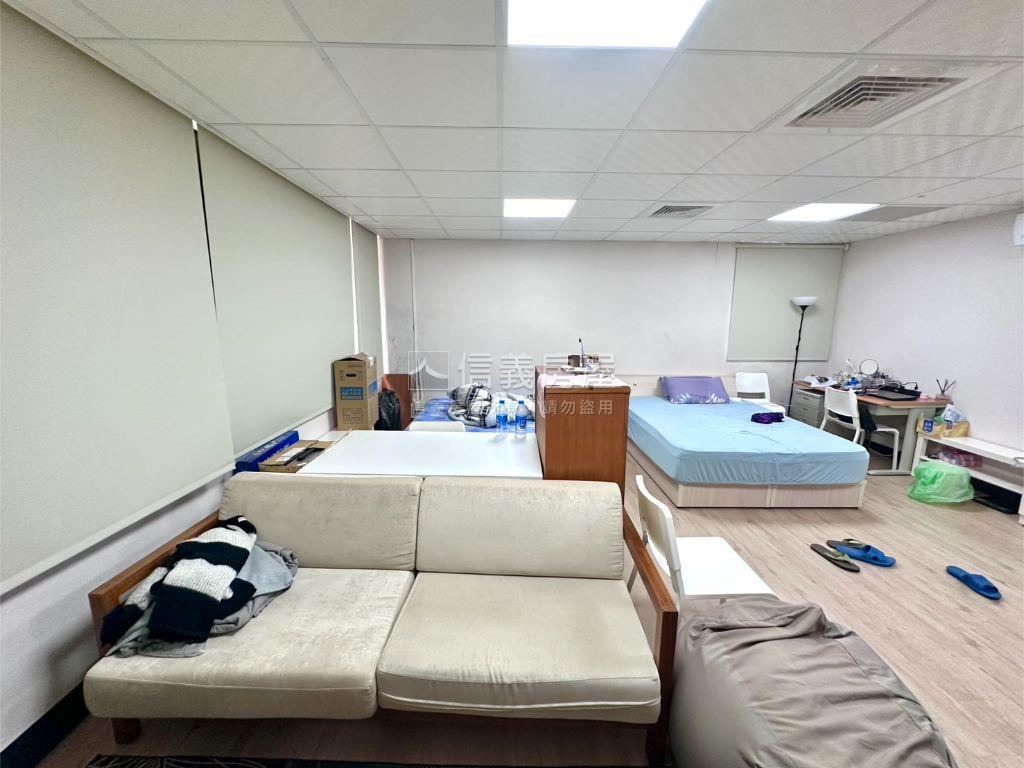 北車站前黃金２樓店辦房屋室內格局與周邊環境