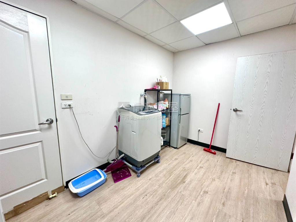 北車站前黃金２樓店辦房屋室內格局與周邊環境