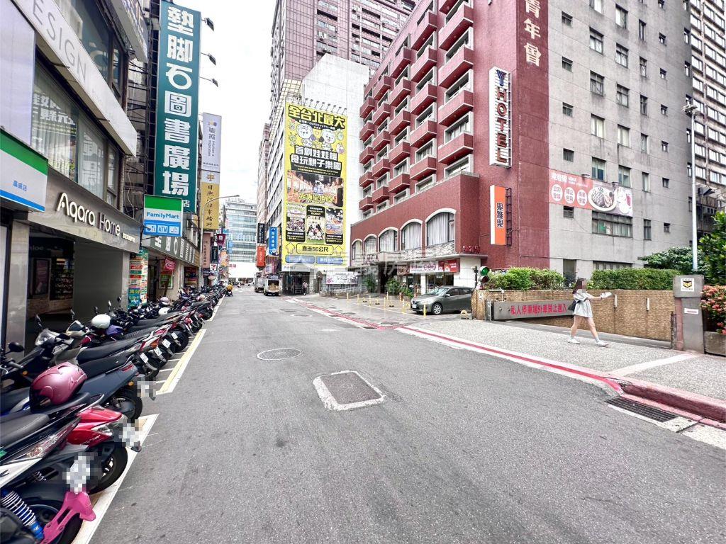 北車站前黃金２樓店辦房屋室內格局與周邊環境