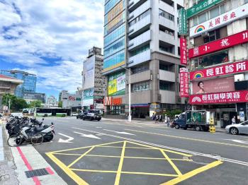 北車站前黃金２樓店辦