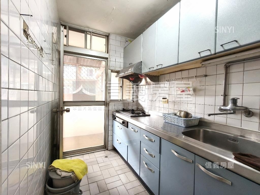 科技大樓雅緻電梯三房房屋室內格局與周邊環境