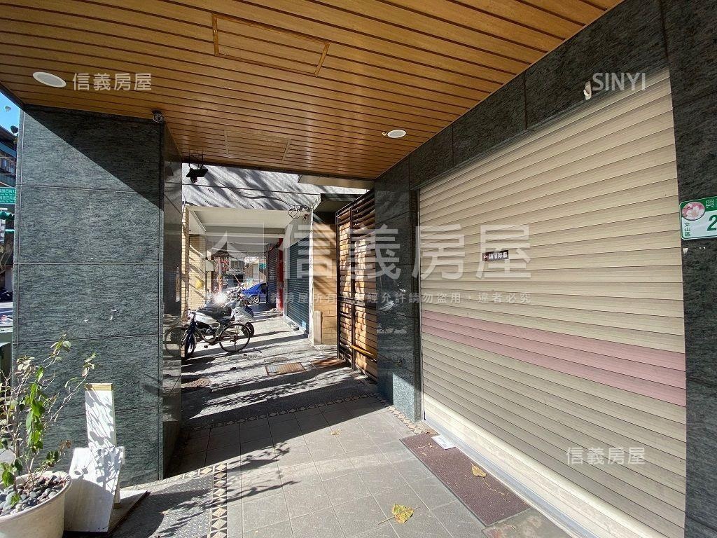 木新商圈挑高店面房屋室內格局與周邊環境