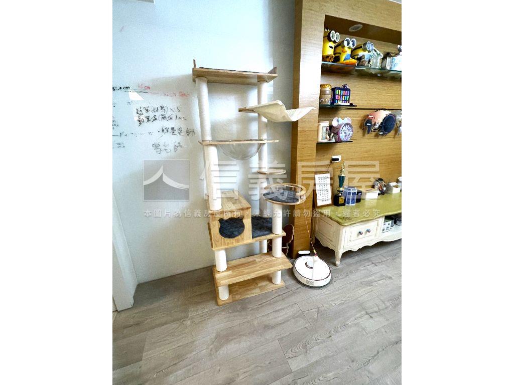 園上園精品四房附車位房屋室內格局與周邊環境