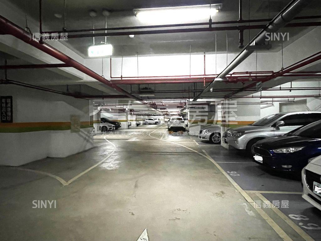 園上園精品四房附車位房屋室內格局與周邊環境