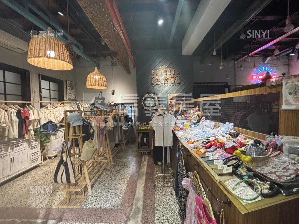 哈瑪星大面寬透店房屋室內格局與周邊環境