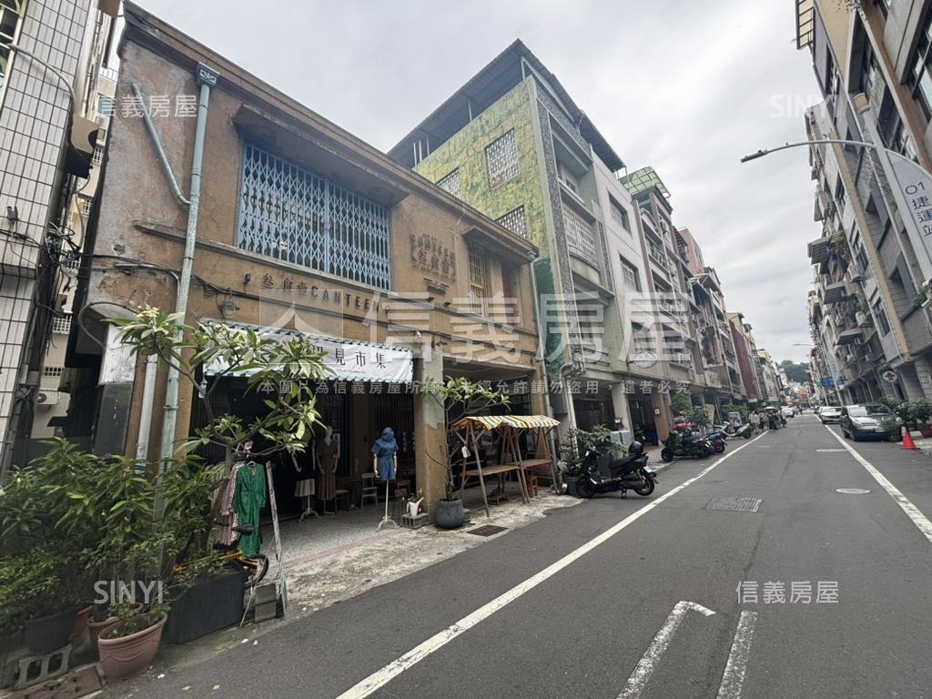 哈瑪星大面寬透店房屋室內格局與周邊環境