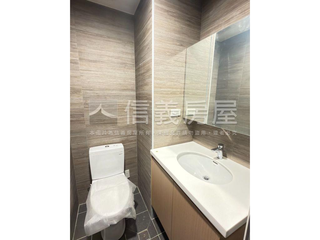 新潤花路精緻露台三房車位房屋室內格局與周邊環境